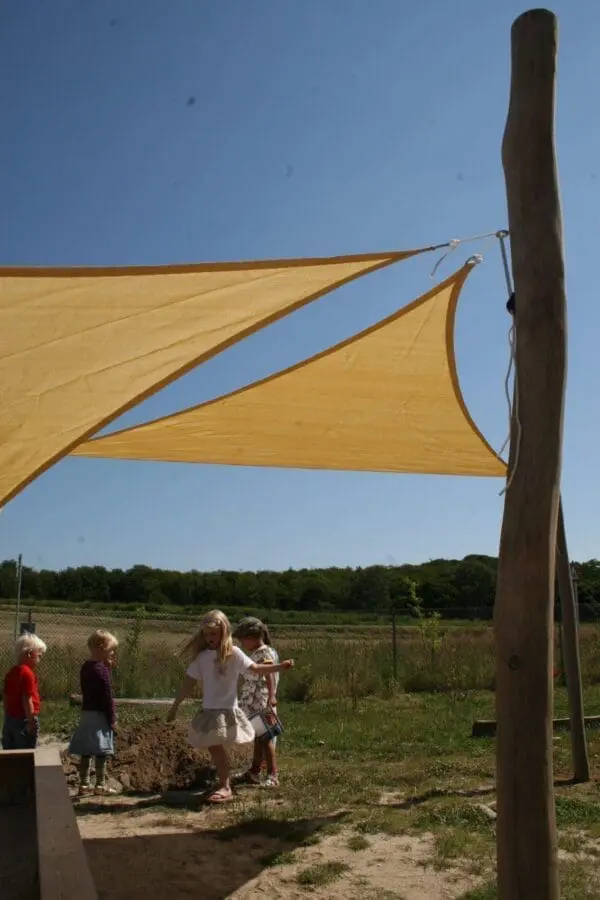 Hdpe trekantet sejl 4x4x4 m - camel inkl.beslag