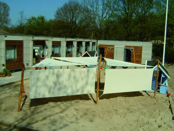Pe firkantet læsejl/sidesejl 1,3x4 m - offwhite inkl.beslag