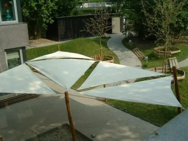 Pe trekantet sejl 3,6x3,6x3,6 m - offwhite inkl. beslag