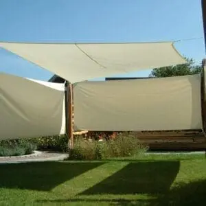 Pe firkantet sejl 3,6x3,6 m - offwhite inkl.beslag